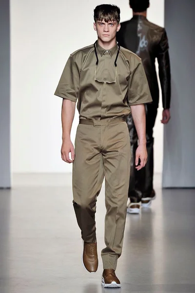 Look 13